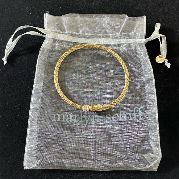 Marlyn Schiff - Gold Cable Bracelet - Picture 2 of 6